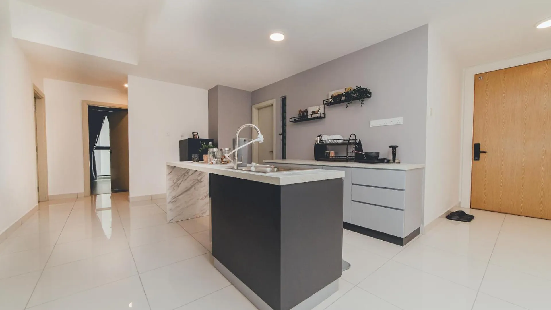 Mosaic Lush Grey Nest 3Br 8Pax W Bathtub Near Midvalley Johor Bahru