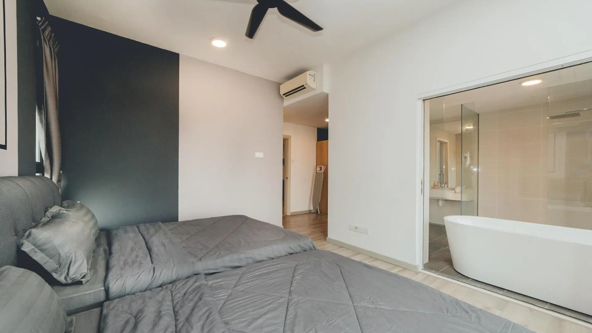 Mosaic Lush Grey Nest 3Br 8Pax W Bathtub Near Midvalley Johor Bahru Lejlighed